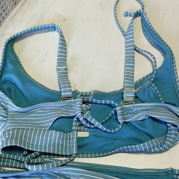 Bikini - Picture 3 of 4